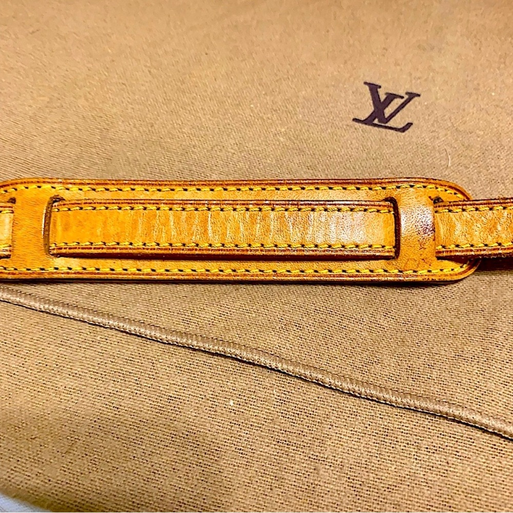 Authentic Louis Vuitton Tracadero 27 Monogram - Picture 7 of 13